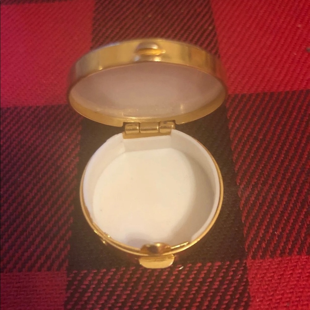 1960's Damascene Black & Gold Hinged Pill Box Gem